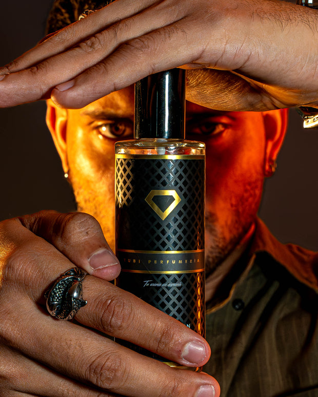 <h2>PERFUMES<br/><span style="text-decoration:underline">con Feromonas</span></h2>